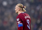 3377-持续失利引发热议！，哈兰德在塞尔维亚队比赛中败北赢得满堂喝彩(塞尔维亚女排失利原因)